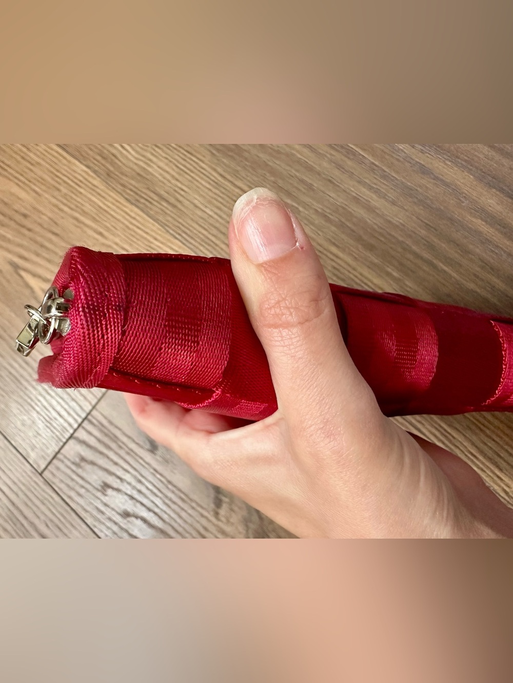 Harvey’s Seatbelt Red Zip Wallet - Picture 4 of 10
